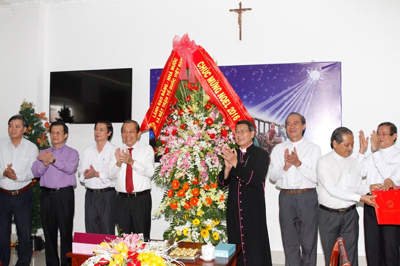 Phó Thủ tướng Thường trực chúc mừng Giáng sinh giáo dân tỉnh Tiền Giang - ảnh 1