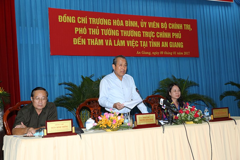 Phó Thủ tướng Thường trực thị sát công tác chống buôn lậu tại An Giang - ảnh 1