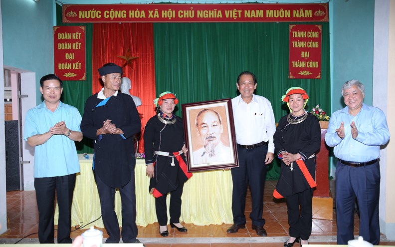 Phó Thủ tướng Thường trực thăm bà con thôn Bản Bang, Hà Giang - ảnh 2