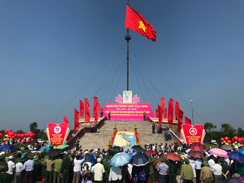 Thượng cờ Tổ quốc mừng Ngày thống nhất non sông - ảnh 1