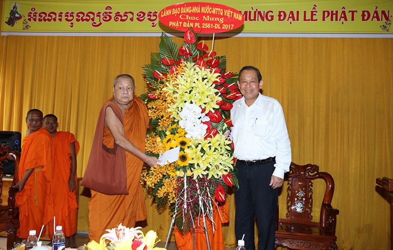 Phó Thủ tướng Thường trực chúc mừng Lễ Phật đản tại Cần Thơ - ảnh 1
