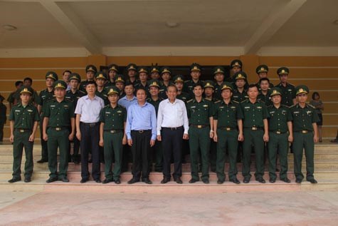 Phó Thủ tướng Trương Hòa Bình tặng quà học sinh nghèo - ảnh 3