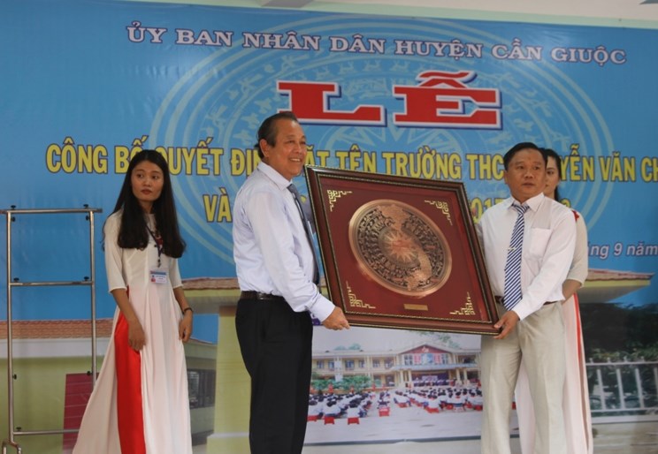 Phó Thủ tướng dự lễ đặt tên, khai giảng Trường THCS Nguyễn Văn Chính - ảnh 1