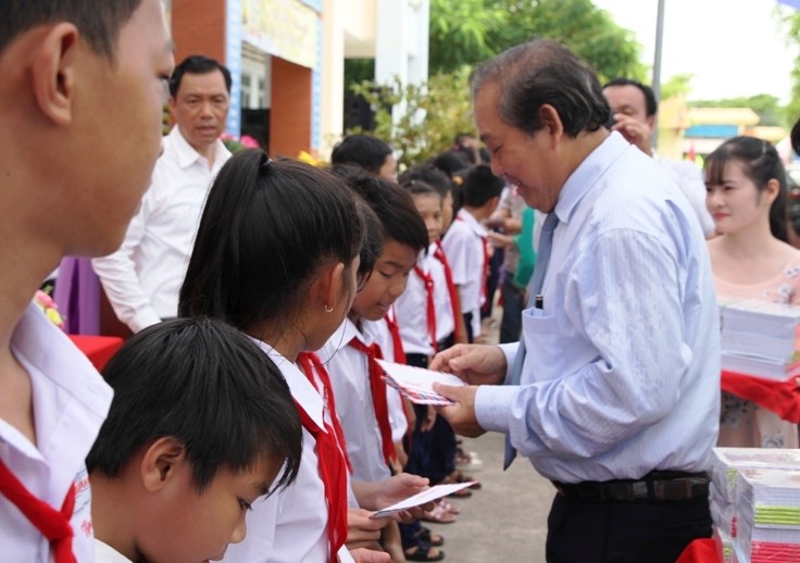 Phó Thủ tướng dự lễ đặt tên, khai giảng Trường THCS Nguyễn Văn Chính - ảnh 8