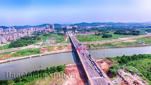 Phó Thủ tướng dự khánh thành cầu Bắc Luân 2 nối Việt Nam-Trung Quốc - ảnh 2