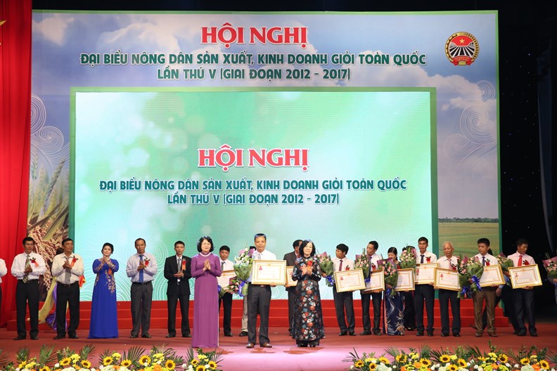 Phó Thủ tướng Thường trực Chính phủ dự Hội nghị nông dân sản xuất, kinh doanh giỏi - ảnh 1