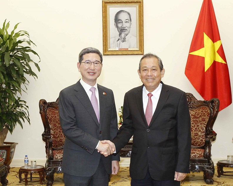Phó Thủ tướng Trương Hòa Bình tiếp Chủ tịch Nhóm Nghị sĩ hữu nghị Hàn Quốc - Việt Nam - ảnh 1