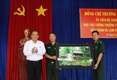Phó Thủ tướng kiểm tra công tác phòng, chống buôn lậu tại Long An - ảnh 2