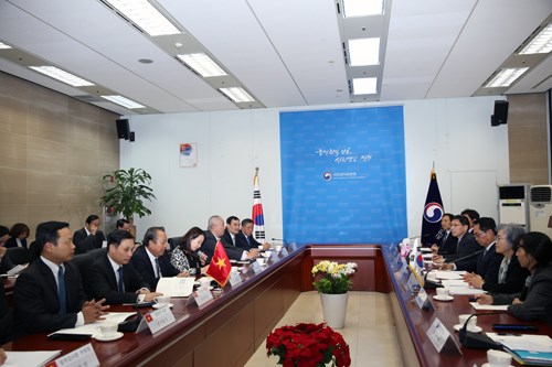 Phó Thủ tướng thăm Uỷ ban Chống tham nhũng và Quyền công dân Hàn Quốc - ảnh 1