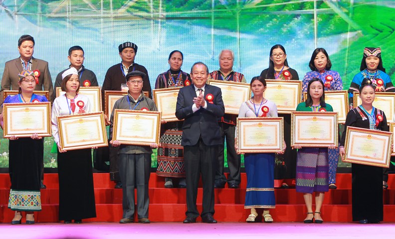 Tuyên dương người có uy tín, nhân sĩ trí thức và doanh nhân tiêu biểu dân tộc thiểu số - ảnh 2
