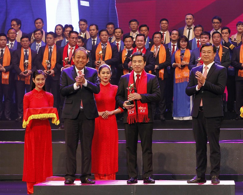 Phó Thủ tướng Trương Hòa Bình trao giải thưởng Sao đỏ 2017 - ảnh 2