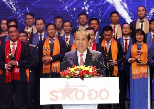 Phó Thủ tướng Trương Hòa Bình trao giải thưởng Sao đỏ 2017 - ảnh 1