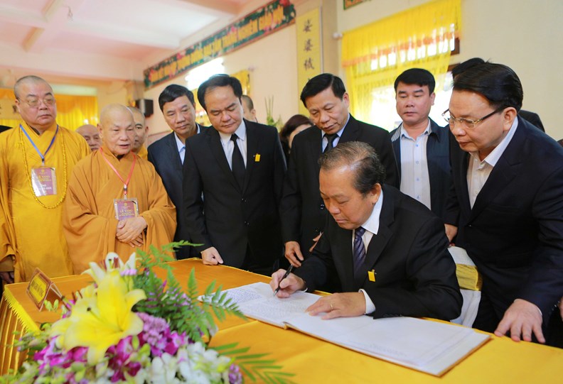 Phó Thủ tướng Thường trực viếng Phó Pháp chủ Giáo hội Phật giáo Việt Nam - ảnh 2