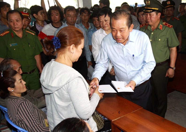 Phó Thủ tướng Trương Hòa Bình thăm cư dân chung cư Carina - ảnh 2