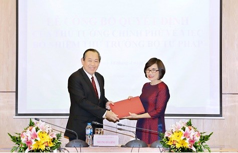 Phó Thủ tướng Trương Hòa Bình trao quyết định bổ nhiệm Thứ trưởng Bộ Tư pháp - ảnh 1