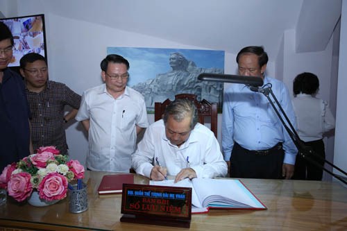 Phó Thủ tướng dâng hương tri ân các anh hùng liệt sĩ tỉnh Quảng Nam - ảnh 3