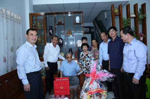 Phó Thủ tướng dâng hương tri ân các anh hùng liệt sĩ tỉnh Quảng Nam - ảnh 5