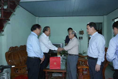 Phó Thủ tướng dâng hương tri ân các anh hùng liệt sĩ tỉnh Quảng Nam - ảnh 6