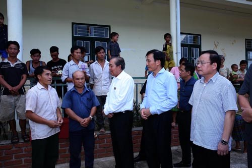 Phó Thủ tướng Thường trực thị sát tình hình di dân tự do ở Điện Biên - ảnh 1