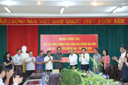 Phó Thủ tướng Thường trực làm việc tại tỉnh Điện Biên về tình hình di dân - ảnh 2