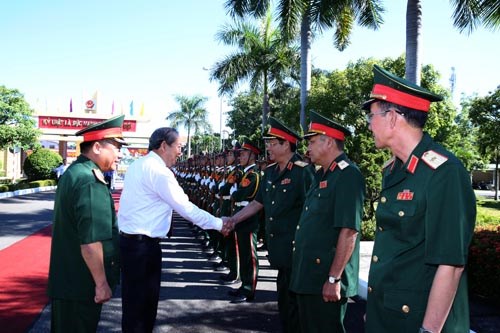 Phó Thủ tướng thăm, làm việc với Quân khu 5 - ảnh 1