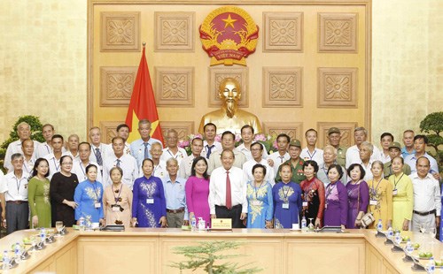 Phó Thủ tướng tiếp Đoàn người có công tỉnh Đồng Tháp - ảnh 2