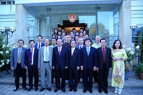 Phó Thủ tướng thăm Đại sứ quán, gặp gỡ người Việt tại Ba Lan - ảnh 2