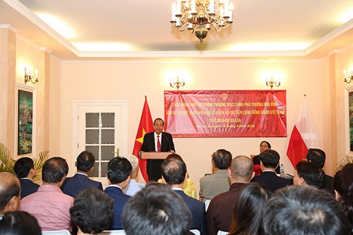 Phó Thủ tướng thăm Đại sứ quán, gặp gỡ người Việt tại Ba Lan - ảnh 1