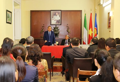 Phó Thủ tướng gặp gỡ cộng đồng người Việt tại Italy - ảnh 1
