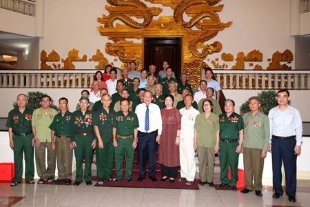 Phó Thủ tướng tiếp Đoàn người có công tỉnh Nghệ An - ảnh 2