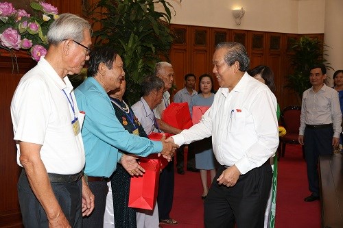 Phó Thủ tướng Thường trực tiếp đoàn người có công tỉnh Vĩnh Long - ảnh 1