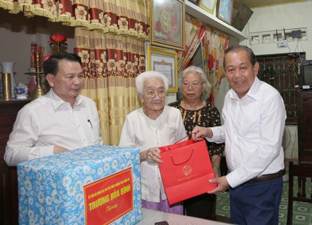 Phó Thủ tướng Thường trực thăm đối tượng chính sách tỉnh Quảng Bình - ảnh 1