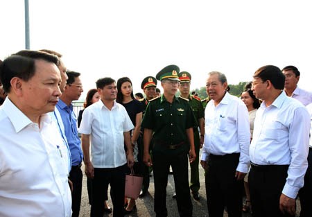 Phó Thủ tướng thị sát công tác chống buôn lậu tại Móng Cái - ảnh 1