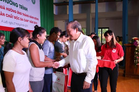 Phó Thủ tướng tặng quà nạn nhân chất độc da cam huyện A Lưới - ảnh 1