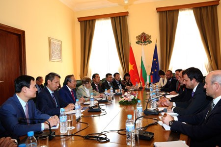 Phó Thủ tướng Thường trực hội đàm với Phó Thủ tướng Bulgaria - ảnh 2