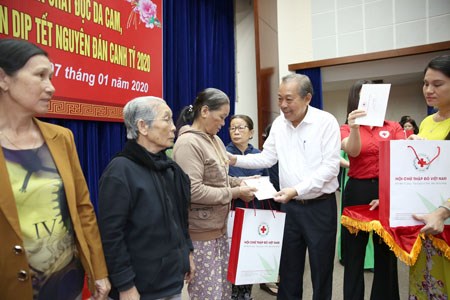 Phó Thủ tướng Thường trực thăm, trao quà Tết gia đình chính sách tỉnh Quảng Nam - ảnh 2