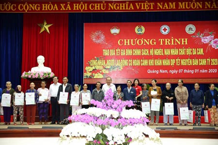 Phó Thủ tướng Thường trực thăm, trao quà Tết gia đình chính sách tỉnh Quảng Nam - ảnh 1