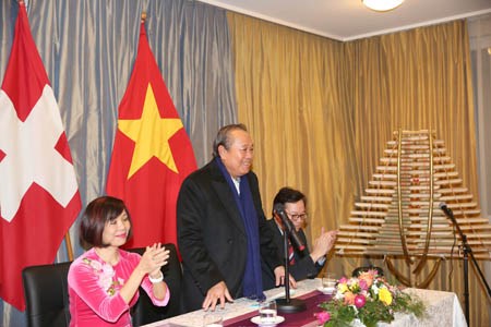 Phó Thủ tướng Thường trực thăm, chúc Tết cộng đồng người Việt tại Thuỵ Sĩ - ảnh 1