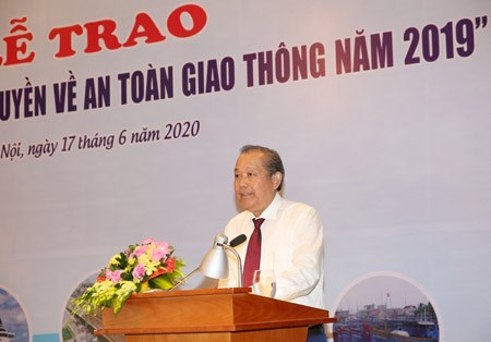 Phó Thủ tướng Thường trực trao Giải báo chí về ATGT - ảnh 1