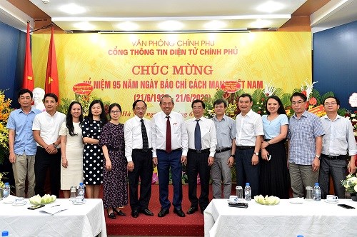 Phó Thủ tướng Thường trực Trương Hòa Bình thăm, chúc mừng Cổng TTĐT Chính phủ, Báo điện tử Chính phủ - ảnh 4