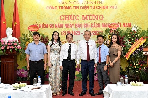Phó Thủ tướng Thường trực Trương Hòa Bình thăm, chúc mừng Cổng TTĐT Chính phủ, Báo điện tử Chính phủ - ảnh 5
