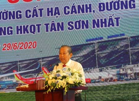 Phó Thủ tướng Thường trực dự khởi công dự án sửa chữa đường băng sân bay Nội Bài, Tân Sơn Nhất - ảnh 1