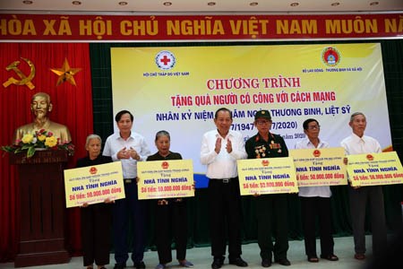 Đảng, Nhà nước và nhân dân không bao giờ quên công lao to lớn của các anh hùng liệt sĩ - ảnh 1