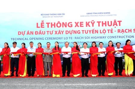 Phó Thủ tướng Thường trực dự thông xe kỹ thuật tuyến đường Lộ Tẻ-Rạch Sỏi - ảnh 2