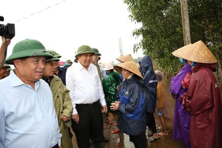 Phó Thủ tướng Thường trực kiểm tra khắc phục mưa lũ và thăm hỏi nhân dân Quảng Trị - ảnh 1