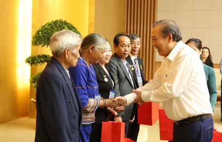 Phó Thủ tướng Thường trực tiếp đoàn người có công tỉnh Kon Tum - ảnh 1