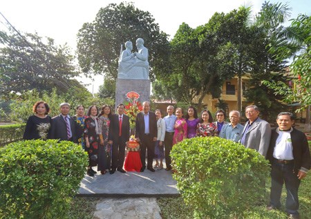 Phó Thủ tướng Thường trực thăm, tặng quà cho học sinh nghèo tại Vĩnh Phúc - ảnh 2