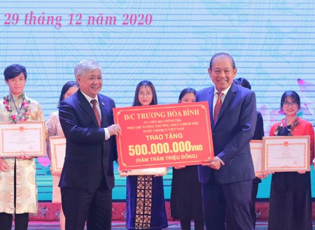 Phó Thủ tướng Thường trực dự lễ tuyên dương HSSV dân tộc thiểu số tiêu biểu - ảnh 2