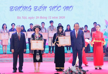 Phó Thủ tướng Thường trực dự lễ tuyên dương HSSV dân tộc thiểu số tiêu biểu - ảnh 1
