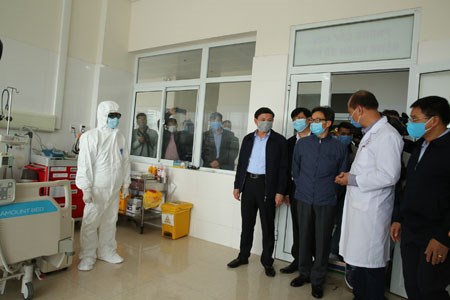 Phó Thủ tướng cảm ơn các y bác sĩ, động viên bà con yên tâm cách ly - ảnh 1